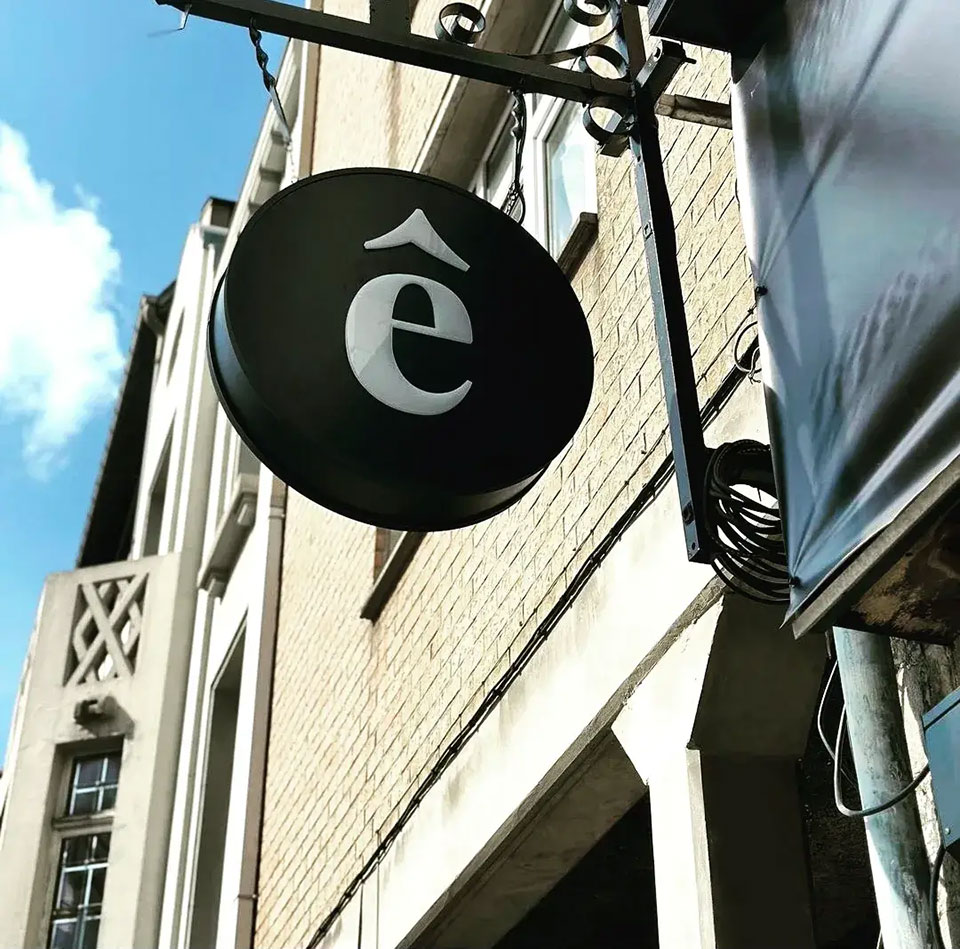 Enseignes drapeaux - être - Concept Store Lille