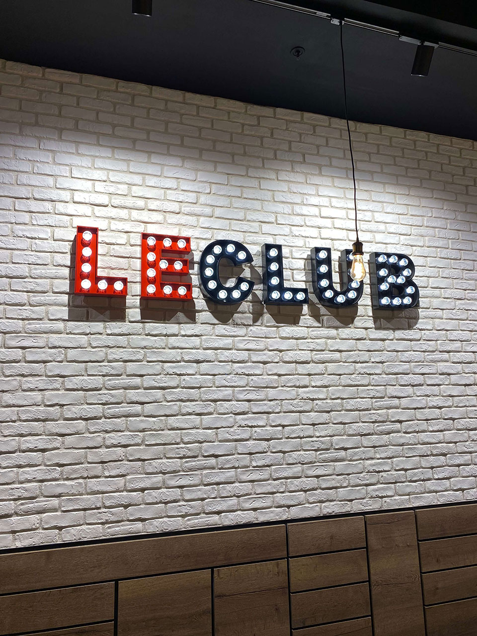 Enseignes lumineuses - Le club