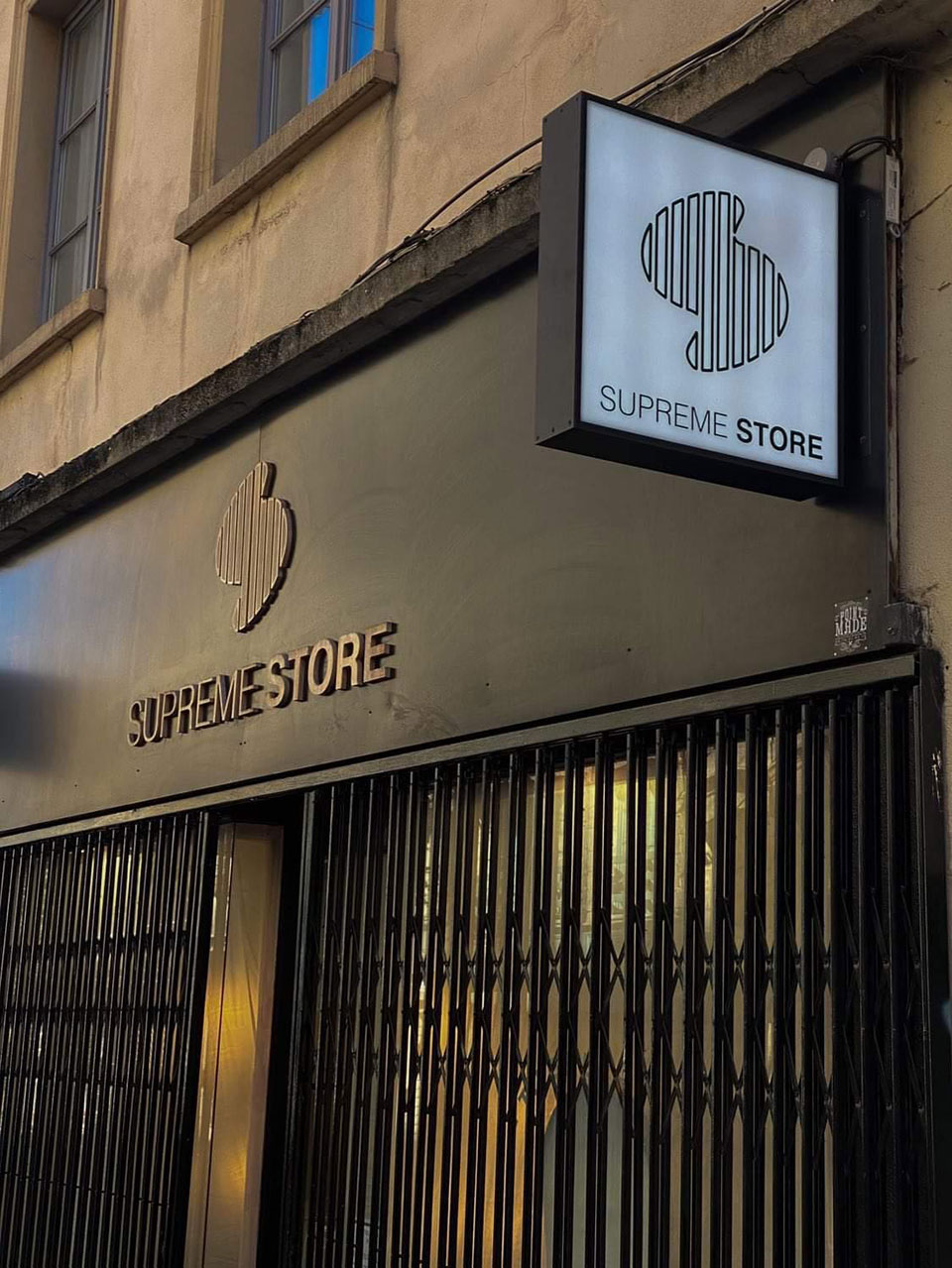 Enseignes non lumineuses - Supreme Store